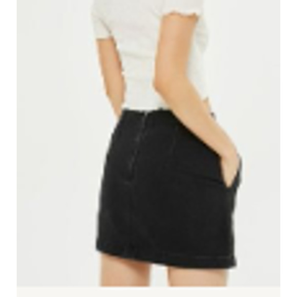 Jupe Noire Denim Moto Topshop Taille 10 W28 – Style A-line Boutonnée, Courte – Très Bon état
